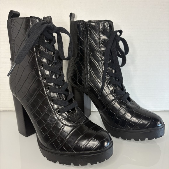 Steve Madden Shoes - Steve Madden Sz 8 Black Croc Embossed Vegan Lace Up Ankle Boots Whimsigoth witch